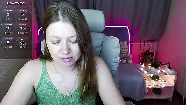 Snapshot of alekasamui chatting on December 13, 6:31 am alekasamui online show from December 13, 6:31 am