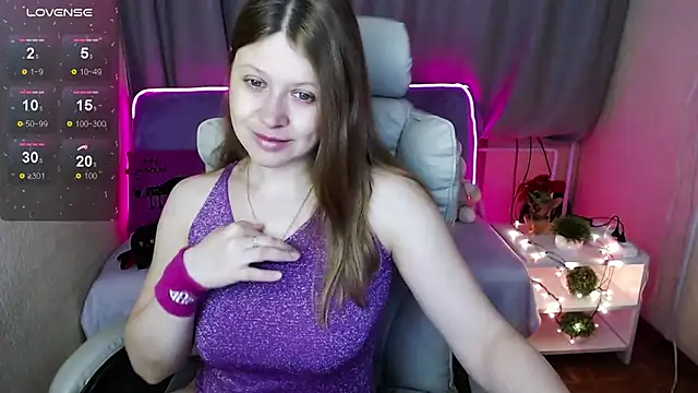 Snapshot of alekasamui chatting on December 19, 9:28 pm alekasamui online show from December 19, 9:28 pm