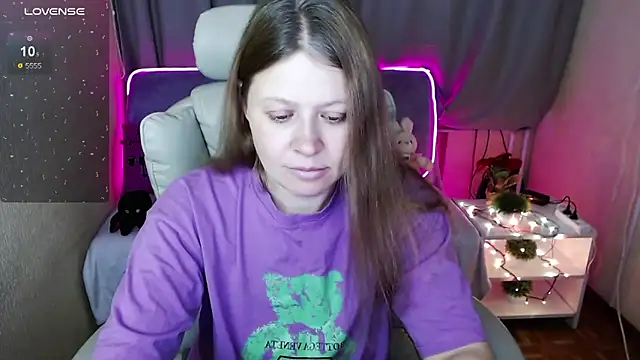 Snapshot of alekasamui chatting on January 6, 4:26 am alekasamui online show from January 6, 4:26 am