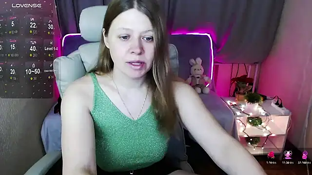 Snapshot of alekasamui chatting on January 11, 12:44 am alekasamui online show from January 11, 12:44 am