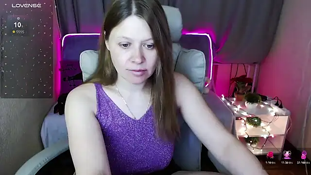 Snapshot of alekasamui chatting on January 13, 12:19 am alekasamui online show from January 13, 12:19 am