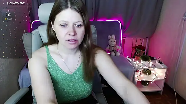 Snapshot of alekasamui chatting on January 17, 12:31 am alekasamui online show from January 17, 12:31 am