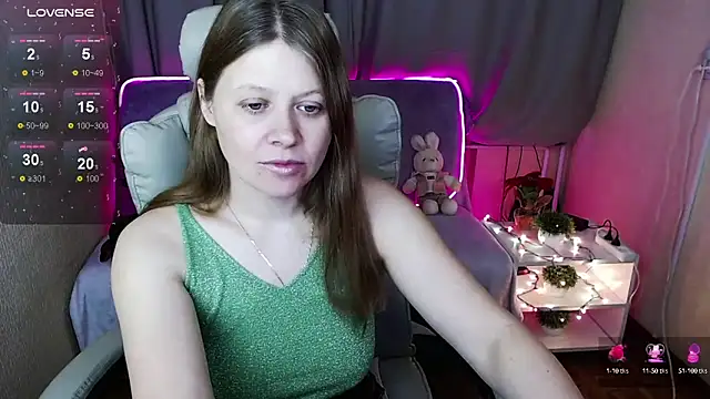 Snapshot of alekasamui chatting on January 17, 3:34 am alekasamui online show from January 17, 3:34 am