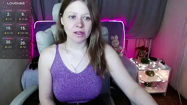 Snapshot of alekasamui chatting on January 22, 12:27 am alekasamui online show from January 22, 12:27 am