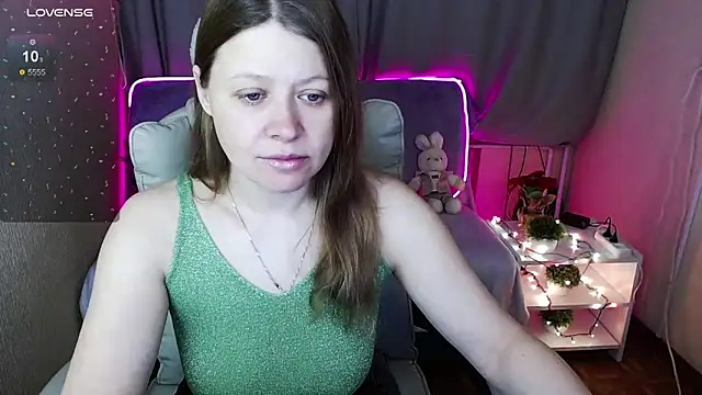 Snapshot of alekasamui chatting on January 23, 12:25 am alekasamui online show from January 23, 12:25 am