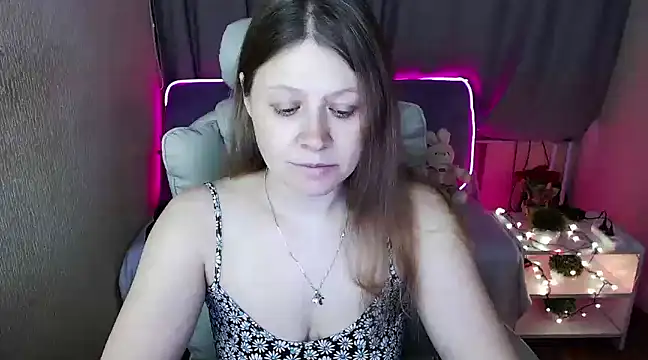 Snapshot of alekasamui chatting on January 28, 4:50 am alekasamui online show from January 28, 4:50 am