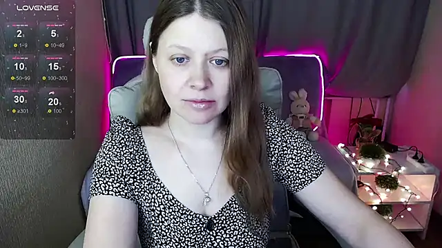 Snapshot of alekasamui chatting on February 4, 3:33 am alekasamui online show from February 4, 3:33 am