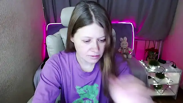 Snapshot of alekasamui chatting on February 5, 1:37 am alekasamui online show from February 5, 1:37 am