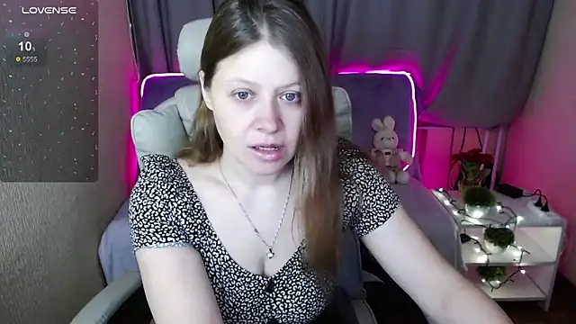 Snapshot of alekasamui chatting on February 12, 12:27 am alekasamui online show from February 12, 12:27 am