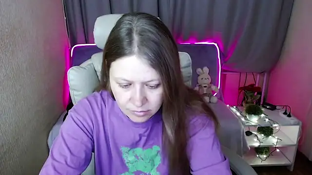 Snapshot of alekasamui chatting on February 21, 1:33 am alekasamui online show from February 21, 1:33 am