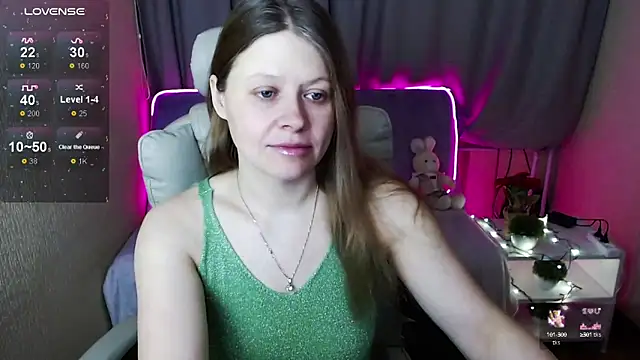 Snapshot of alekasamui chatting on February 27, 12:32 am alekasamui online show from February 27, 12:32 am