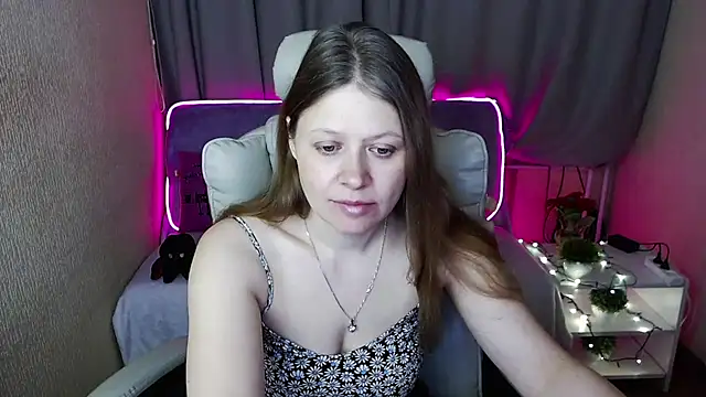 Snapshot of alekasamui chatting on March 3, 1:31 am alekasamui online show from March 3, 1:31 am