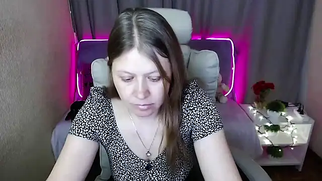 Snapshot of alekasamui chatting on March 11, 1:37 am alekasamui online show from March 11, 1:37 am