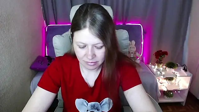 Snapshot of alekasamui chatting on March 13, 1:43 am alekasamui online show from March 13, 1:43 am