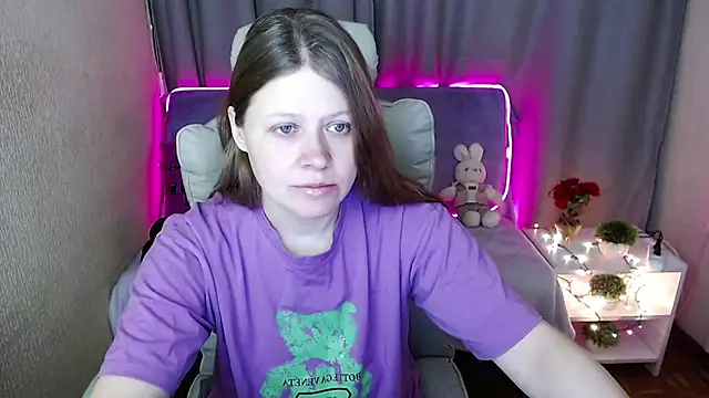 Snapshot of alekasamui chatting on March 17, 1:35 am alekasamui online show from March 17, 1:35 am