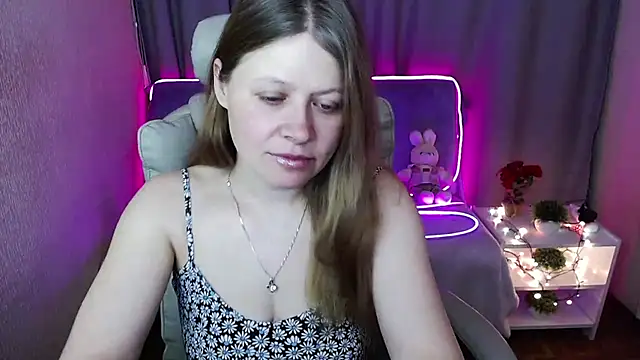 Snapshot of alekasamui chatting on March 19, 10:31 pm alekasamui online show from March 19, 10:31 pm