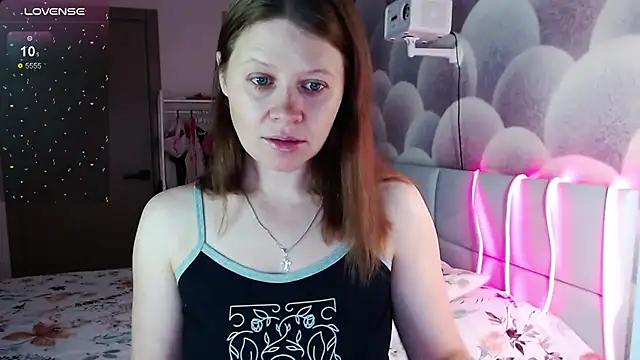 Snapshot of alekasamui chatting on October 18, 10:54 pm alekasamui online show from October 18, 10:54 pm