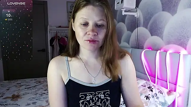 Snapshot of alekasamui chatting on October 19, 10:10 pm alekasamui online show from October 19, 10:10 pm