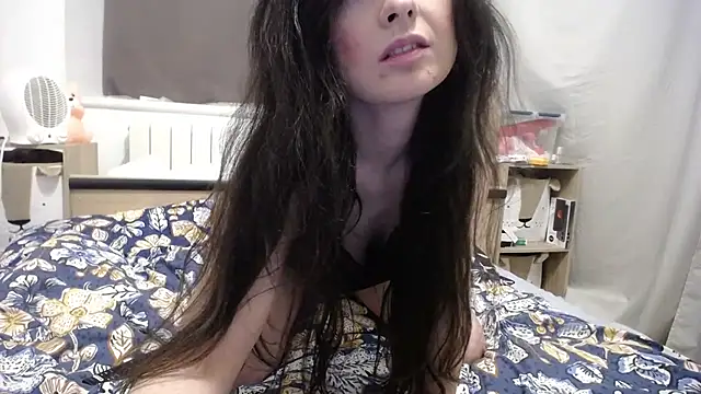 Snapshot of desirmiss1 chatting on February 24, 9:43 am desirmiss1 online show from February 24, 9:43 am