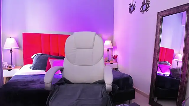 Snapshot of _Nicoletteshea_ chatting on October 24, 8:27 pm Nicoletteshea online show from October 24, 8:27 pm