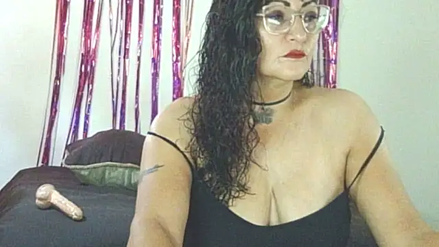 Snapshot of allesiabobs chatting on November 3, 10:21 pm allesiabobs online show from November 3, 10:21 pm