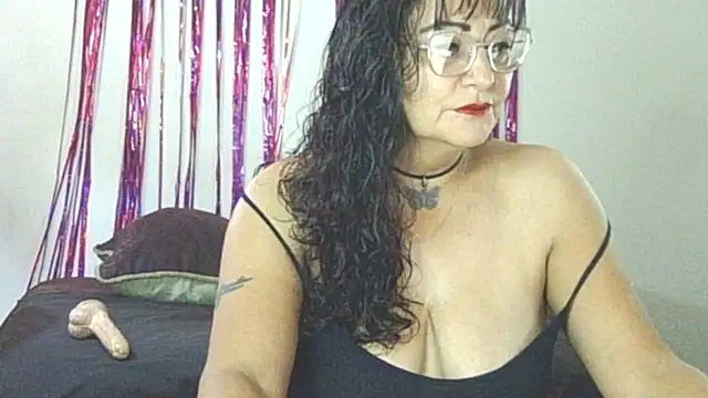 Snapshot of allesiabobs chatting on December 4, 11:02 pm allesiabobs online show from December 4, 11:02 pm