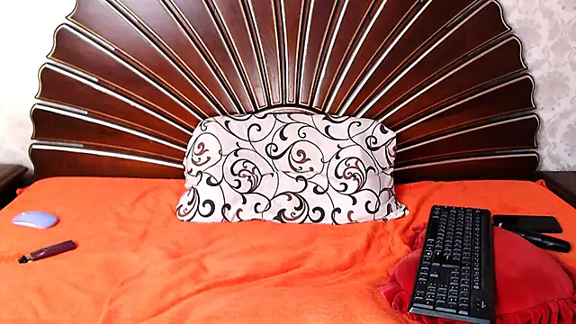 Snapshot of PrettyHairyBlonde chatting on December 23, 7:49 am PrettyHairyBlonde online show from December 23, 7:49 am