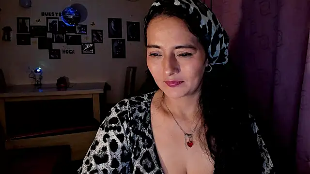 emma luxy online show from April 6, 4:46 am