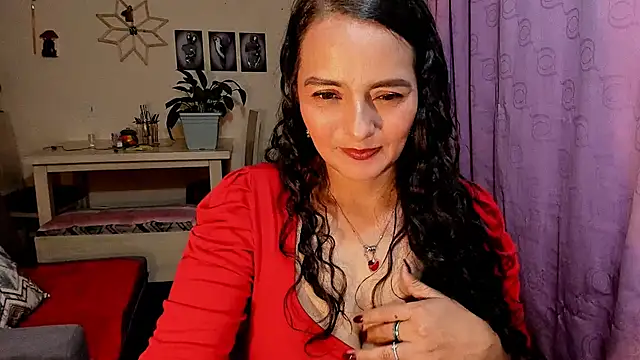 emma luxy online show from April 12, 11:10 pm