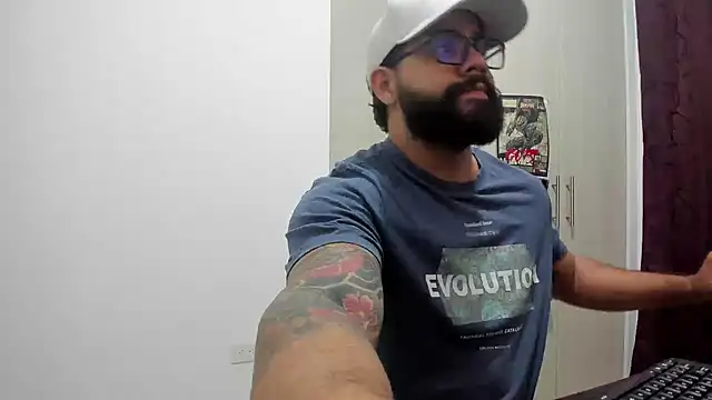 Snapshot of _Coddygold_ chatting on June 3, 9:20 pm Coddygold online show from June 3, 9:20 pm