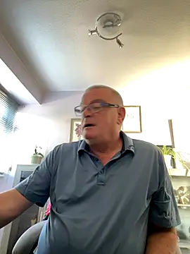 Snapshot of Garry831 chatting on September 29, 9:36 am Garry831 online show from September 29, 9:36 am