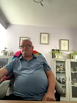 Snapshot of Garry831 chatting on October 8, 2:25 pm Garry831 online show from October 8, 2:25 pm