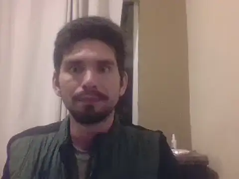 Snapshot of Tomthelong chatting on February 7, 6:45 am Tomthelong online show from February 7, 6:45 am