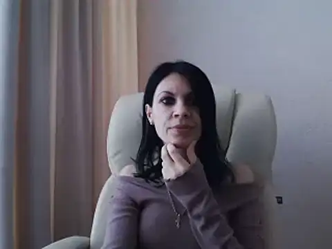 Snapshot of InjaAtHome chatting on February 15, 8:44 am InjaAtHome online show from February 15, 8:44 am