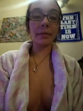 Snapshot of ashleybelle815 chatting on November 12, 2:34 am ashleybelle815 online show from November 12, 2:34 am