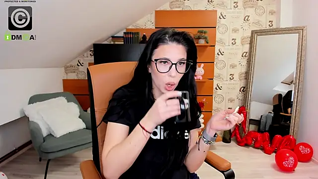 EmillyTaylor online show from March 13, 4:38 am