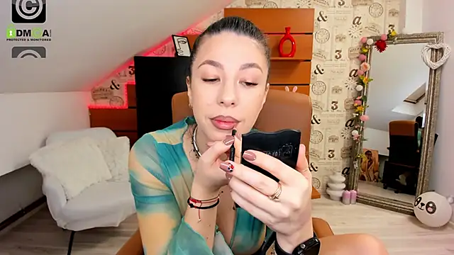 EmillyTaylor online show from November 10, 4:44 am