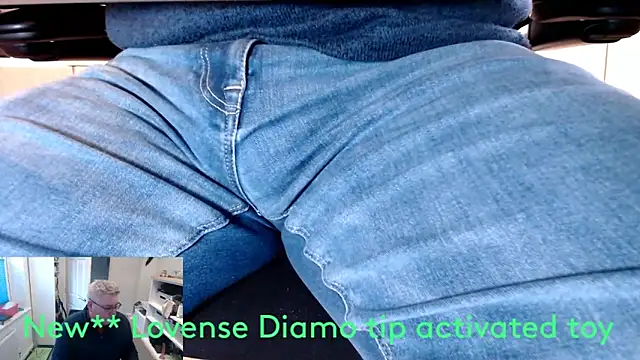 Snapshot of RicRockhard chatting on January 12, 10:23 am RicRockhard online show from January 12, 10:23 am