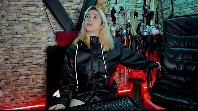 Liltildeman moon online show from November 29, 4:15 am