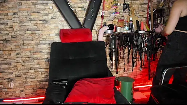 Liltildeman moon online show from February 15, 6:04 pm