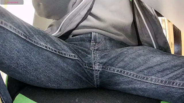 Snapshot of GuidedShipyard chatting on December 17, 3:06 pm GuidedShipyard online show from December 17, 3:06 pm