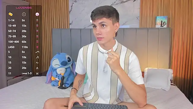 Snapshot of DustinLevine chatting on July 2, 12:33 pm DustinLevine online show from July 2, 12:33 pm