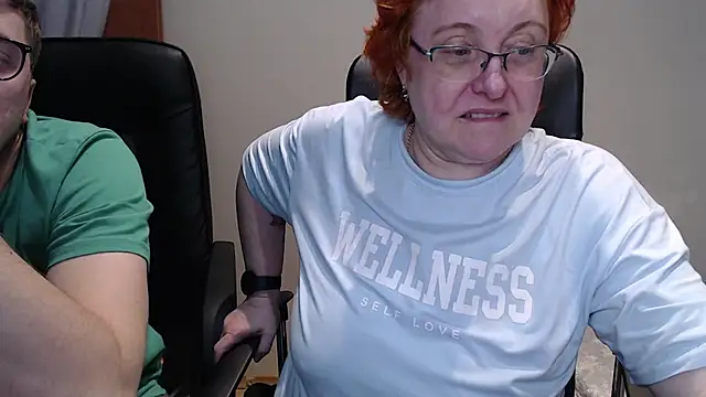 Snapshot of JoannaAndNeighbour chatting on February 24, 8:27 am JoannaAndNeighbour online show from February 24, 8:27 am