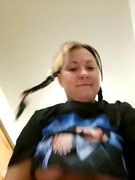 ImpressYouDaily online show from February 24, 1:09 pm