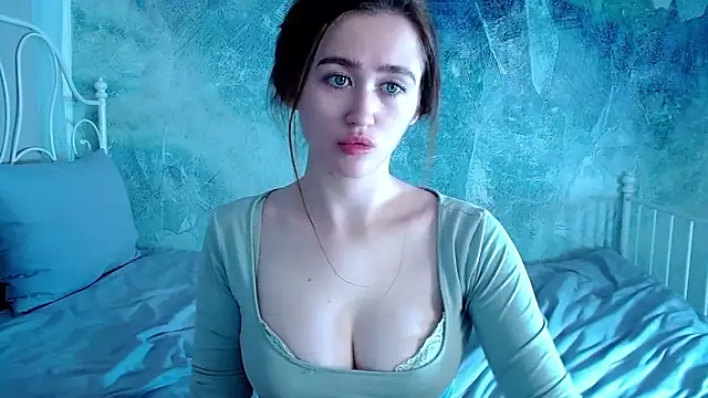 millllina online show from April 13, 3:28 pm