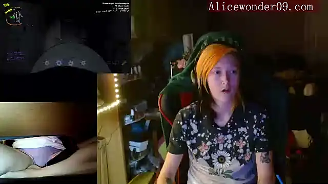 Snapshot of alicewonder09 chatting on December 17, 8:45 am alicewonder09 online show from December 17, 8:45 am