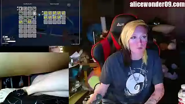 Snapshot of alicewonder09 chatting on January 1, 4:29 am alicewonder09 online show from January 1, 4:29 am