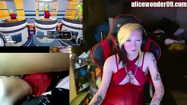Snapshot of alicewonder09 chatting on January 2, 4:41 am alicewonder09 online show from January 2, 4:41 am