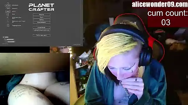 Snapshot of alicewonder09 chatting on January 2, 7:44 am alicewonder09 online show from January 2, 7:44 am