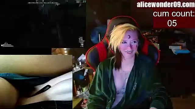 Snapshot of alicewonder09 chatting on January 5, 4:47 am alicewonder09 online show from January 5, 4:47 am